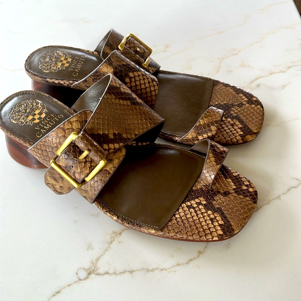 These size 9 Vince Camuto sandals will elevate your wardrobe!